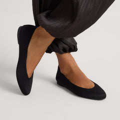 The Almond Ballet - Black